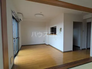 グランスクエア赤塚【4階】の居間