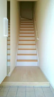 リンク B【2階】の玄関