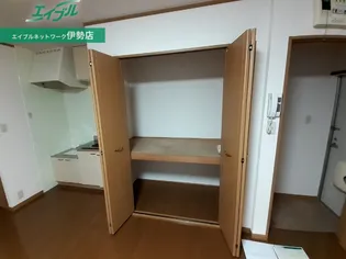 プチモールエイワ【3階】の内装