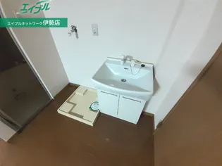 プチモールエイワ【3階】の内装