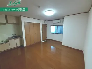 プチモールエイワ【3階】の居間