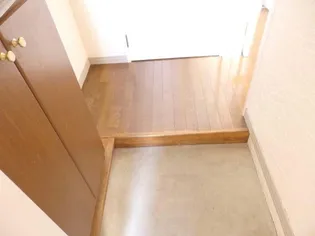 レジデンスコスモ【1階】の玄関