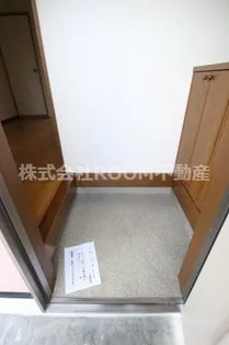 セゾン・シティ【1階】の玄関