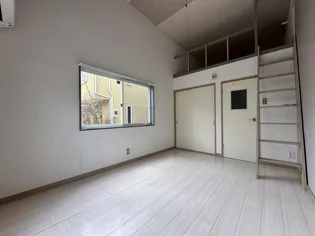 キャトルリッチ【1階】の居間