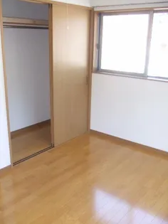 ミダイ羽山IIの内装