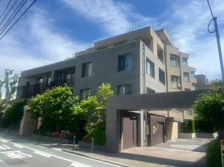 東京都新宿区市谷仲之町【マンション】の外観