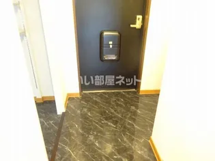 フレシール【3階】の玄関