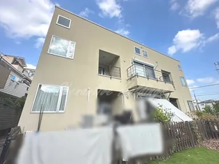 ヴィラ・カメリア【1階】の外観