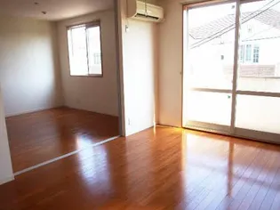 ウィンズ D棟【2階】の居間