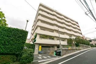 東京都新宿区西落合1【マンション】の外観