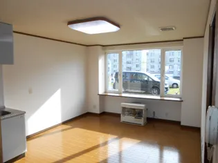 ハイツハピネスII【1階】の居間