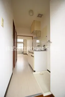 メイプルコート広原【1階】の玄関