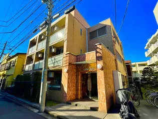 クリスタル・エイジ【2階】の外観