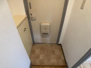 エスポア菰野【3階】の玄関