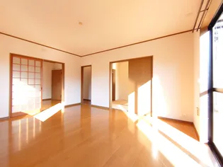 ファミール飛田II【2階】の居間