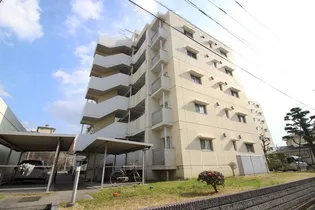 URアーベインルネス穴生【6階】の外観