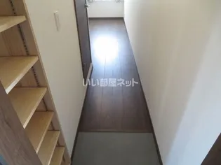 サンアリーナ桑名イースト【2階】の玄関