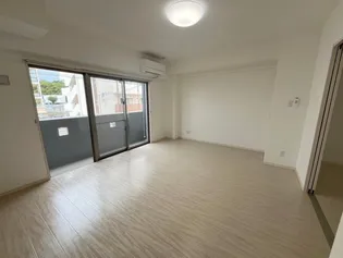 クレステージ北谷【5階】の居間