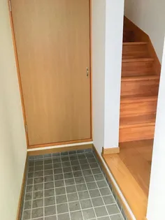 メゾンIDO 6の玄関