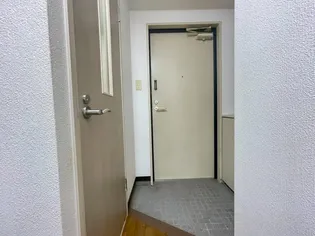 カルティエ城北通り【9階】の玄関