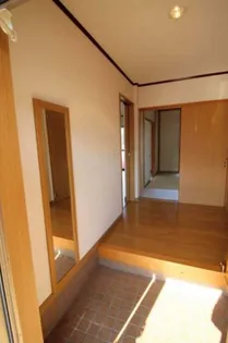 ピュアハイツ【2階】の玄関