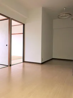 日神パレステージ宮崎【4階】の居間