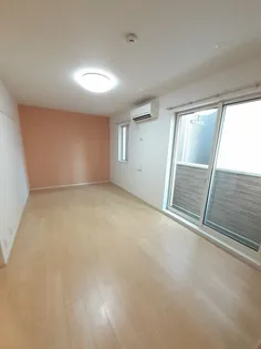 ニコ ヴィラージュB【1階】の居間