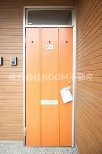 コンフォールK B棟【2階】の玄関