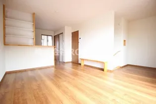 コンフォールK B棟【2階】の居間