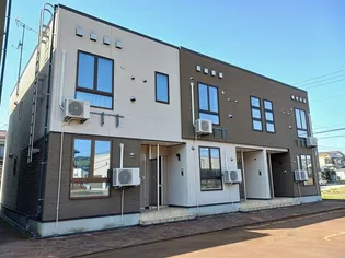 新潟県十日町市西本町3【アパート】の外観