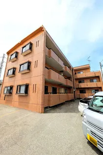 ファミール糸田【3階】の外観