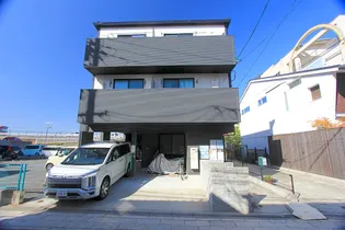 モダンアパートメント枚方三矢町【1階】の外観