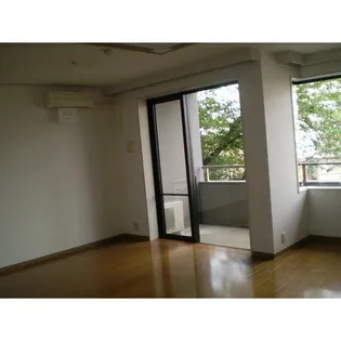 ホーフ横浜旭ヶ丘【1階】の居間