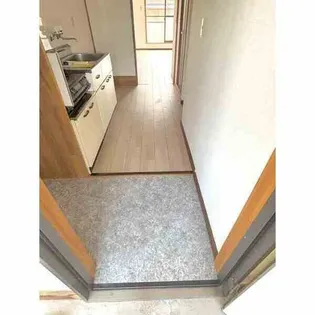 ウイング【2階】の玄関