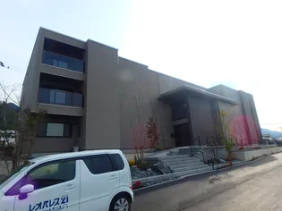 愛媛県四国中央市中曽根町【アパート】の外観