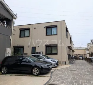 ホワイトバード【1階】の外観