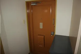 ネバーランド【3階】の玄関