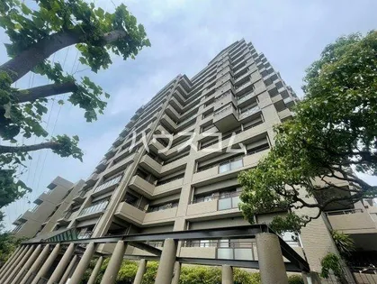 ファミールハイツ緑地公園【3階】の外観