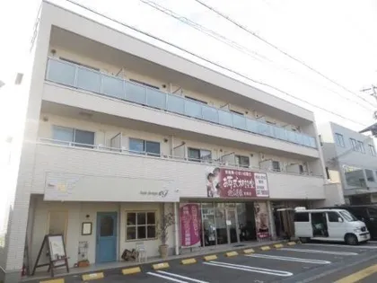 ジュネス宝殿駅前の画像