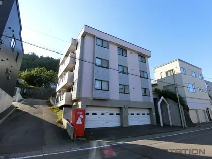 ポートヒルズ富岡【2階】の外観