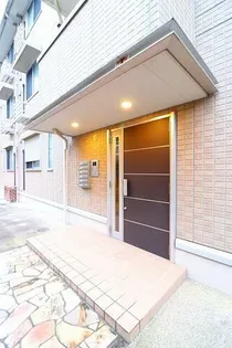 ロイヤルブルー B棟【105号室】の外観