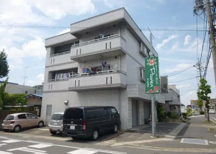 ホワイトピュア朋栄【2階】の外観