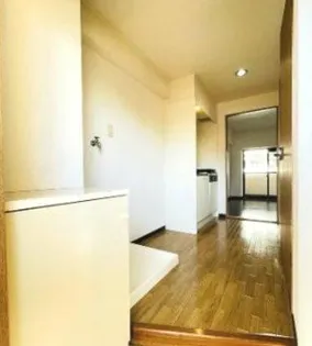 第7フクマルビル【6階】の玄関