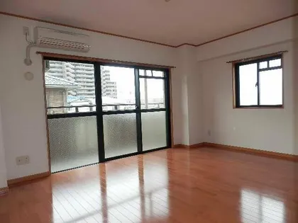 フォンテーヌ峯【2階】の居間