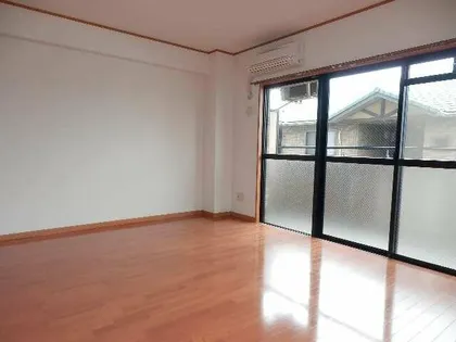 フォンテーヌ峯【2階】の居間