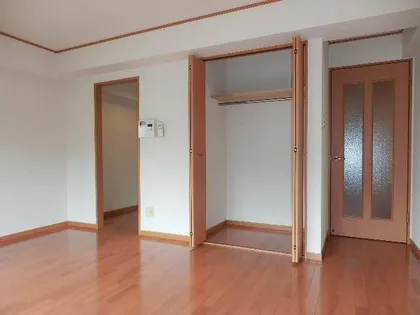 フォンテーヌ峯【2階】の居間