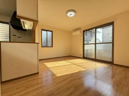 オーチャードタウンA棟【1階】の居間