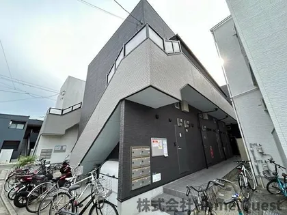 アヴィランス【1階】の外観