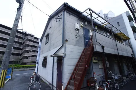 スカイメゾン総持寺【2階】の外観