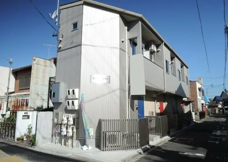 Quatre Portes(キャトルポルト)【b号室】の外観